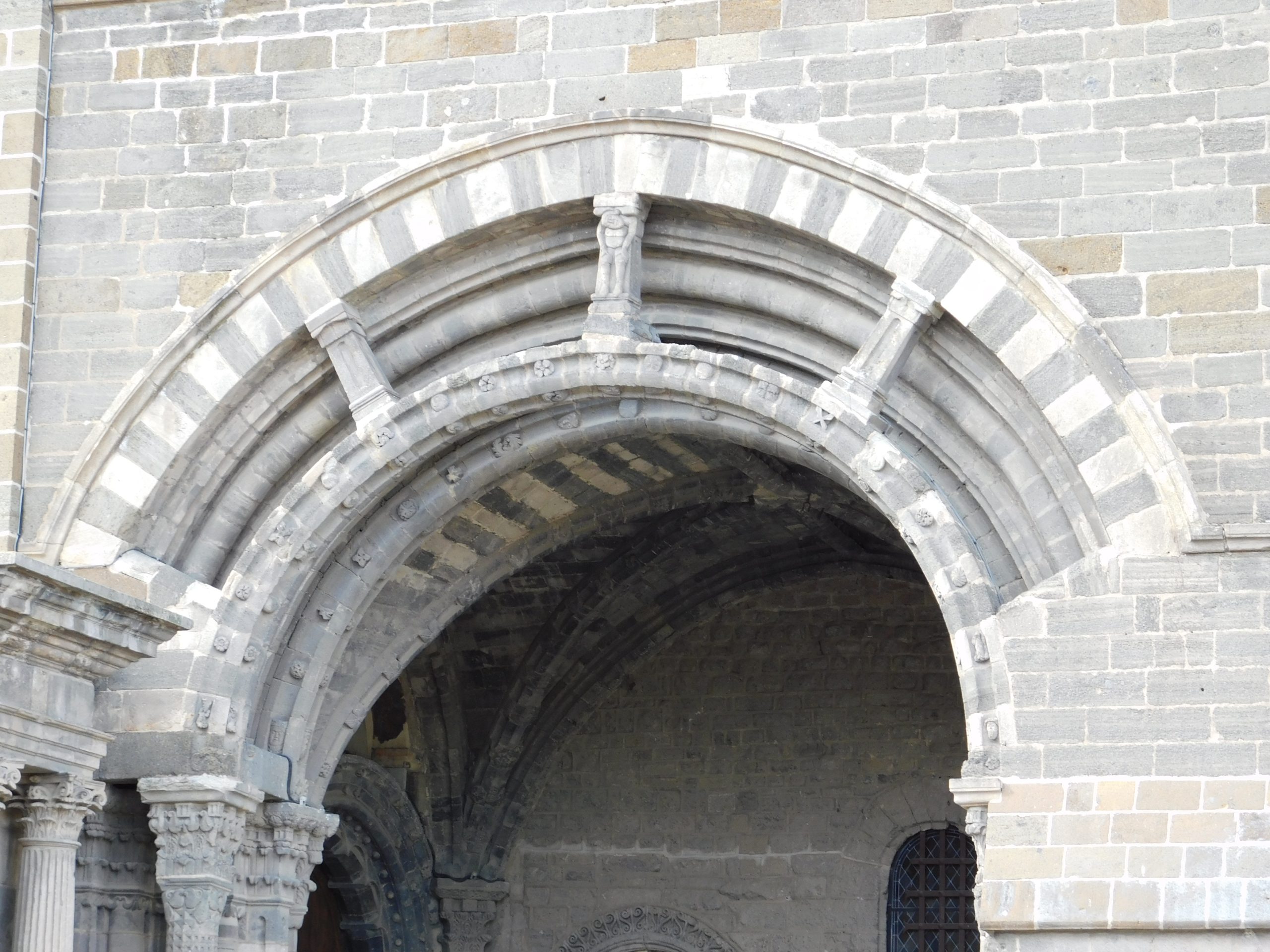 Arc architecture cathédrale Puy-en-Velay